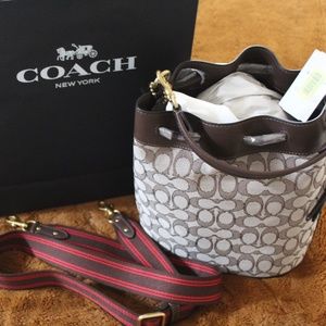 NWT Brown Coach Signature Jacquard Field Bucket Bag in Maple